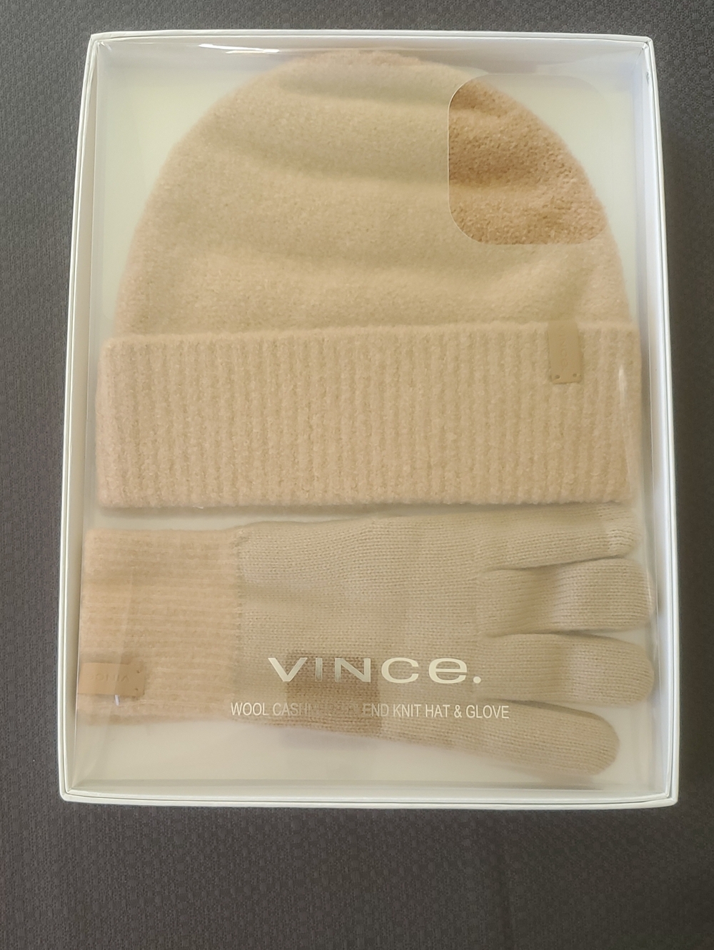 VINCE WOOL CASHMERE BLEMD MNIT HAT& GLOVE GIFT SET IN 241 CAM /SZ:OS